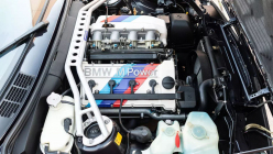 Le monde est devenu fou, cette BMW M3 E30 sera vendue pour 4,2 millions de CZK, alors qu'elle a parcouru 177 000 km - 9 - BMW M3 Evolution II 1988 à vendre 09