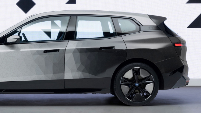 BMW vysvětlilo trik, kterým jeho auto mění barvu na počkání, má větší smysl, než se může zdát