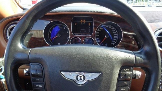 Toto je nejlevnější Bentley Continental v Evropě. A snad nejvíc ojetý kus na světě