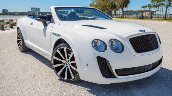 Někdo si postavil falešné Bentley, které nerozeznáte od pravého, teď jej prodává