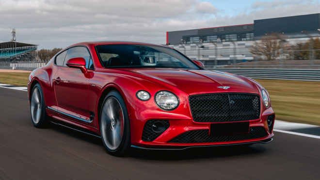 Testovací pilot Bentley prohnal inovovaný Conti GT po okruhu, jako by nebylo zítřka, předvedl nejluxusnější drifty týdne