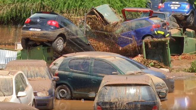 Toto nejsou záběry z apokalyptického filmu. Řecko stihlo po požárech další neštěstí