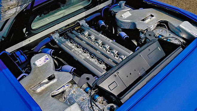 Poslední Bugatti vzniklé před převzetím VW se ukázalo v akci na brzdě, zní fantasticky