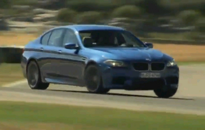 BMW M5 F10: nová M5 konečně v pořádné akci (16 minut videa)