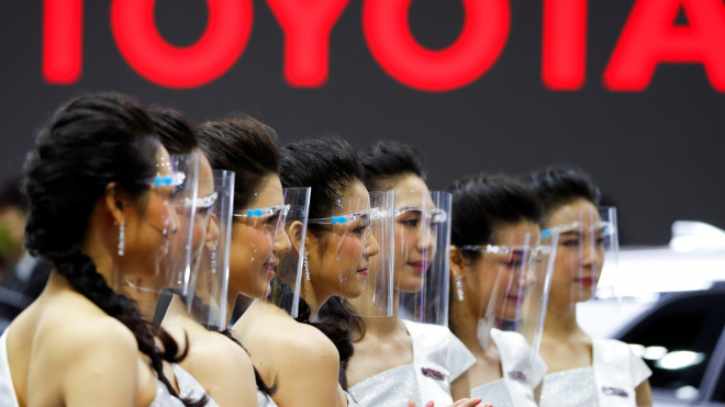 Thajsko i v této době pořádá autosalon, uprostřed pandemie je to bizarní podívaná