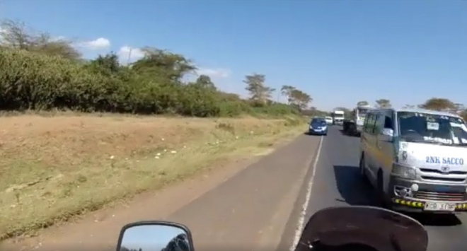 Přijdou vám čeští řidiči bezohlední? Tak se podívejte, jak se jezdí v Keni (video)