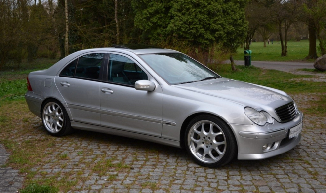 Na prodej je vzácný Brabus C 3.8 S, málo jetý a nikoli drahý