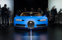 Podívejte se na živé fotky z bombastické premiéry Bugatti Chiron, ukázal mnohé detaily