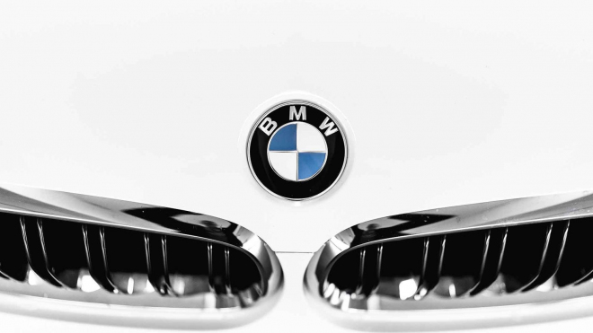 BMW se pouští na tenký led, bude veřejně zostuzovat své zákazníky cílenými reklamami