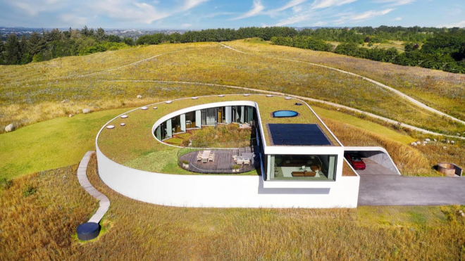 Milovník aut si nechal postavit dům doslova kolem své sbírky, je to úchvatné dílo