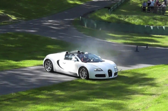 Bugatti Veyron skoro nabourá v závodu do vrchu, přesto dojede stylově (video)
