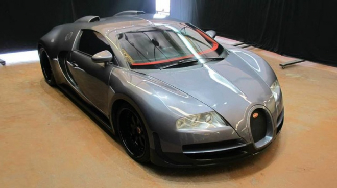 K mání je Bugatti Veyron za 2 miliony. Není pravé, zmate ale kde koho