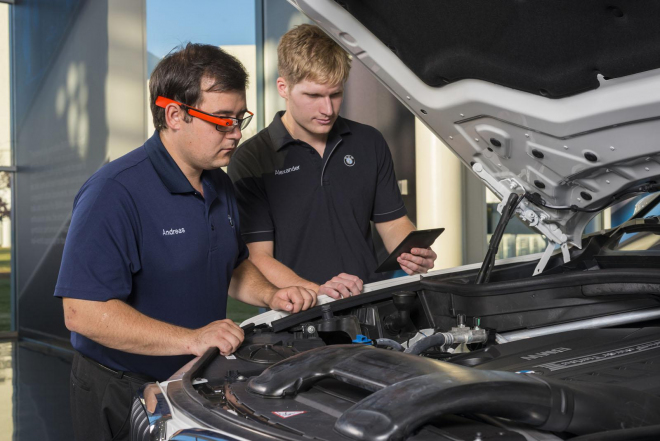 BMW chce zlepšit kvalitu svých vozů... brýlemi Google Glass