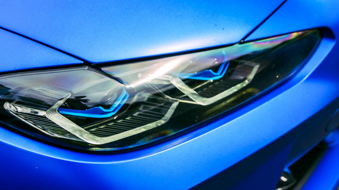 Majiteli pár let starého BMW se do světla dostala voda, jeho oprava ukázala jednu z velkých absurdit moderních aut