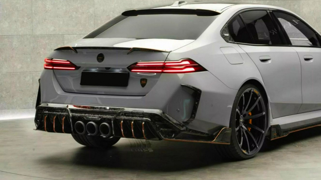 Z obézní obludy, jakou je nové BMW M5, zvládnou udělat něco ještě horšího asi jen u tohoto úpravce