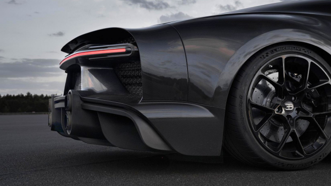 Bugatti schopné pokořit 490 km/h předvedlo svůj zvuk při studeném startu, zní naprosto brutálně