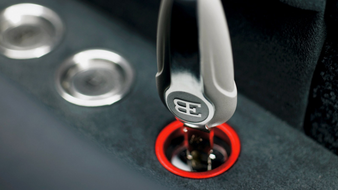 V prodeji se objevil klíč zvyšující rychlost Bugatti nad 400 km/h, možná nakopne i vaši Fabii