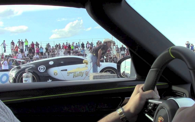 Sprint Porsche 918 vs. Bugatti Veyron Super Sport: k jednomu cíli vede vždy více cest (video)