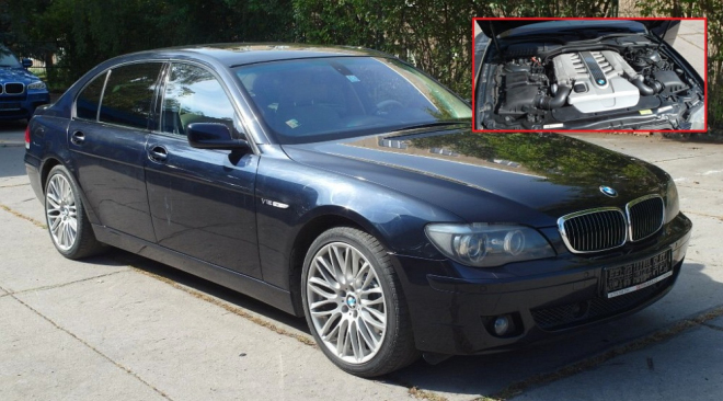 Stát prodává další auta „zločinců”, třeba toto levné BMW s V12