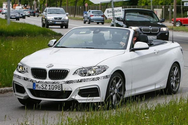 BMW 2 Cabrio: skalpovaná dvojka nafocena bez maskování, hned ve verzi M235i