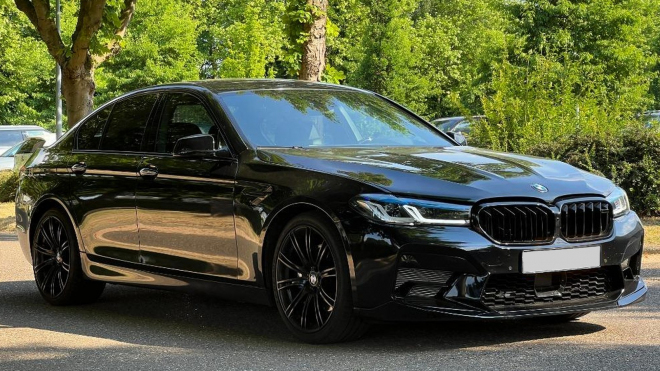 S tímto BMW řady 5 v prodeji není něco v pořádku. Vypadá jako zánovní vůz, stojí ale jen 440 tisíc