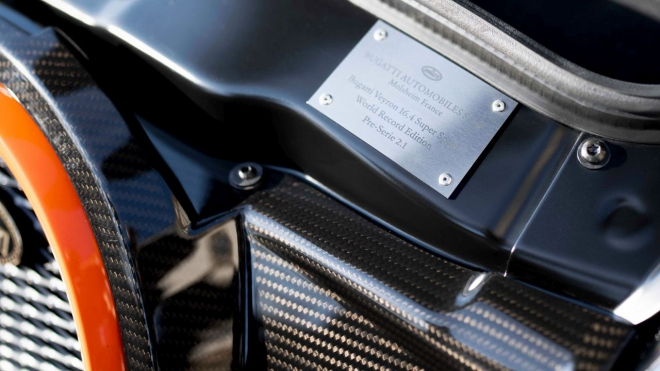 Bugatti zrenovovalo neskutečně ojetý vývojový Veyron, který stanovil rychlostní rekord silničních aut. Teď ho prodalo dráž než ty nové