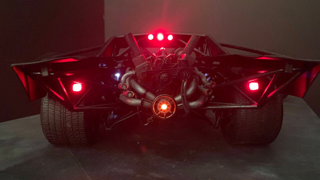Nový Batmobil prozrazen snímky modelu, vypadá jako řešení pro krizové časy