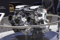 Podívejte se na nové fotky z premiéry Bugatti Chiron, ukazují i jeho 1500koňový motor