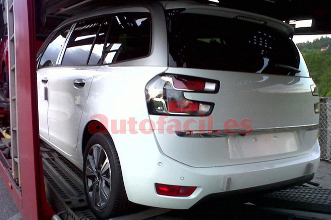 Citroen Grand C4 Picasso 2013: boubelatý Robocop nafocen bez maskování