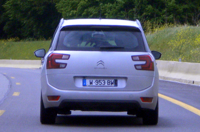 Nový Citroën Grand C4 Picasso 2013 vyfocen bez maskování i v provozu
