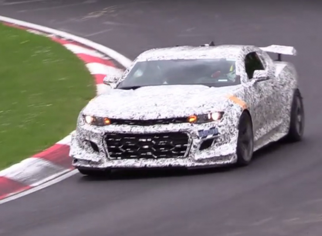 Chevrolet Camaro Z/28 po nehodě opět řádí na Ringu, za hromového zvuku (video)