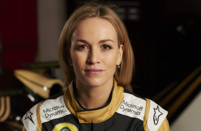 Carmen Jorda míří do Formule 1. Nic nevyhrála, ale vypadá lépe než zarostlý Alonso