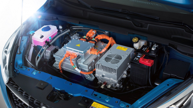 Video zachytilo explozi elektromobilu při dobíjení, člověk z něj utekl na poslední chvíli