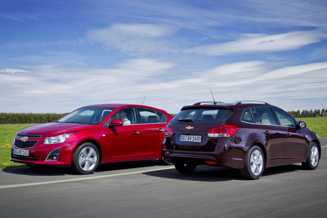 Chevrolet Cruze 2012: kombi SW a facelift pro hatchback a sedan v plné parádě