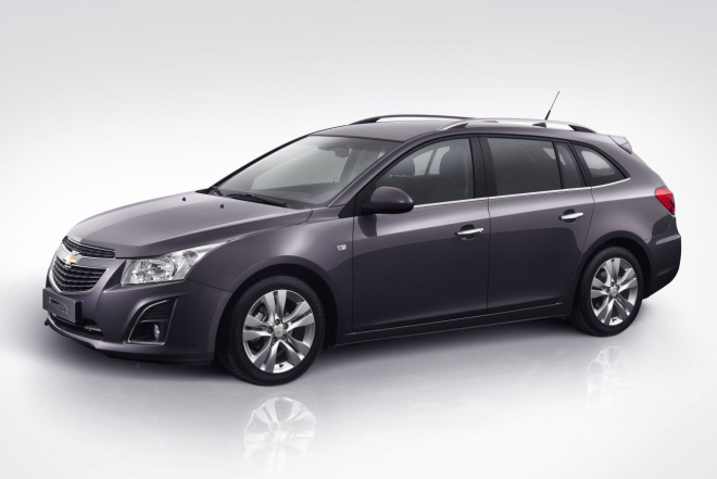 Chevrolet Cruze SW: další fotka kombi potvrzuje facelift přídě