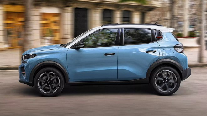Nový Citroën C3 se ukázal v levné verzi se spalovacím pohonem, dříve odhalený elektromobil vedle něj nemá šanci