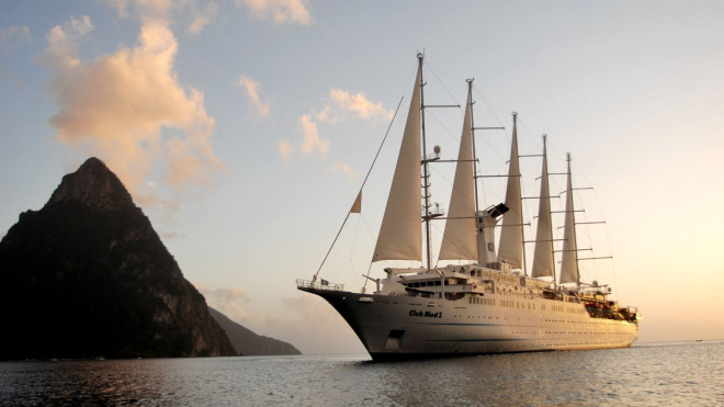 Obnovená luxusní jachta připomíná slavný Titanic, na palubě nabízí obdobné vymoženosti