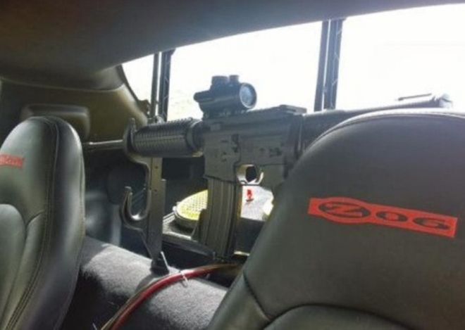 Chevrolet Corvette Z06 se stojanem na pušky je čistě americká libůstka (foto)