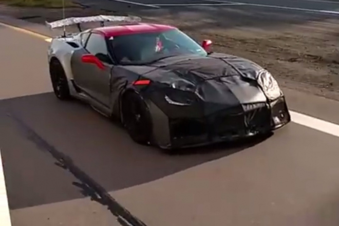 Nový Chevrolet Corvette ZR1 přistižen při testech, i s obrovským křídlem (video)