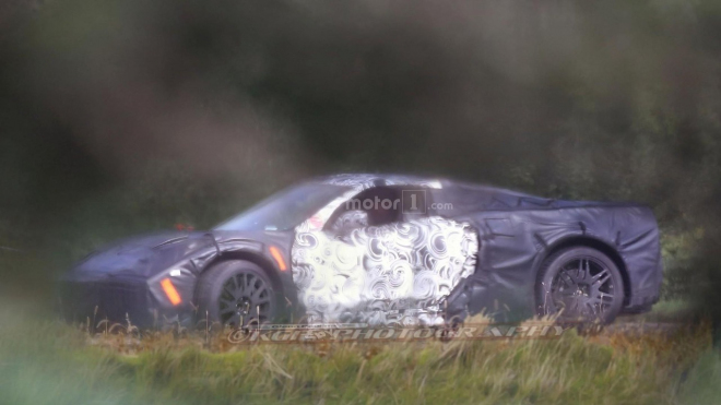 Toto je Corvette C8 s motorem uprostřed, někteří ji ale mají za 11 let staré auto