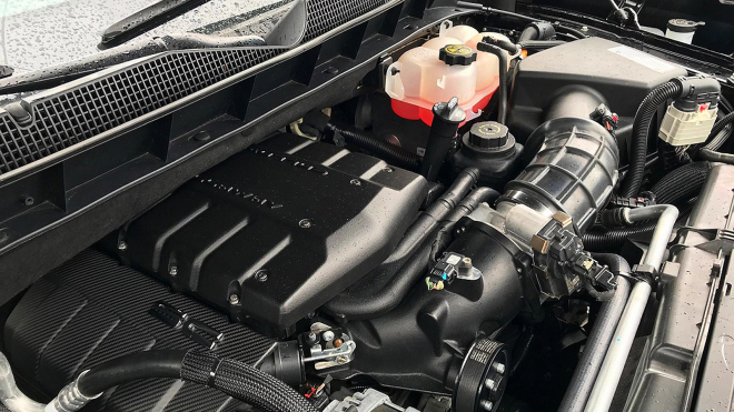 Až toto je auto, které nabízí vše v jednom. Stovku dá za 4,3 s a uveze všechny a všechno