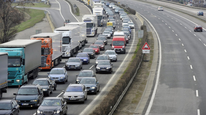 Kde je rozdíl mezi českou a německou kolonou na dálnici? Ještě se máme co učit