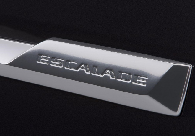 Cadillac Escalade 2015 se zatím ukázal jen v náznacích, plně se odhalí již 7. října (+ videa)