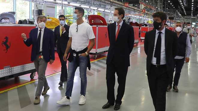 Návštěva Ronalda u Ferrari kvůli převzetí nového auta naštvala zbytek Juventusu