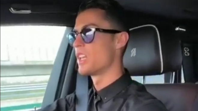 Ronaldo je pranýřován za svá poslední videa z auta, v podstatě rodinnou pohodu