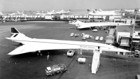 V USA stavěli největší letiště světa určené pro nadzvukové létání, obří opuštěnou stavbu nakonec použila jen auta