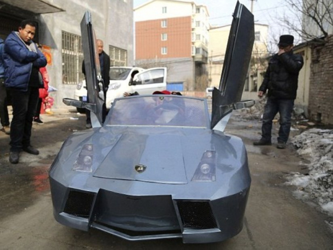 V Číně už jezdí Lamborghini i děti do školy, dokonce hned elektrickým