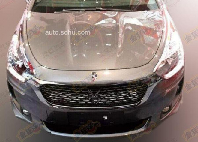 Citroën DS5 2015: facelift nafocen bez maskování, dvojitý šíp z přídě mizí