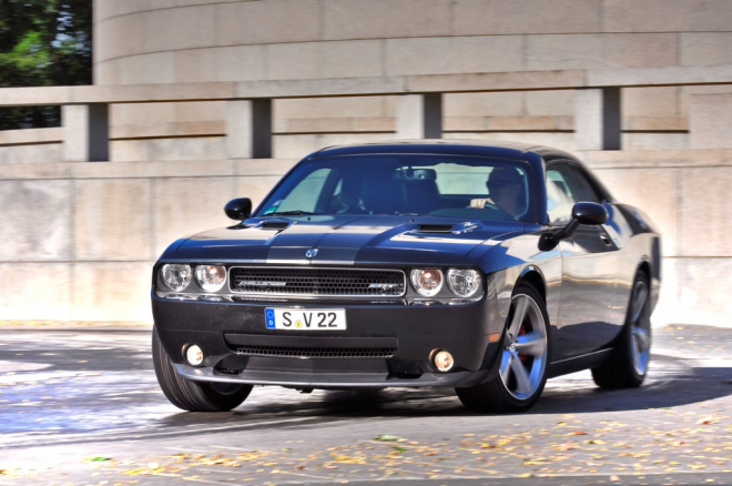 Dodge Challenger SRT8: americké svaly v akci