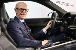 Nový šéf Porsche chce za každou cenu poznat vlastní prodejní fiasko, odklepl výrobu dalšího nikým nechtěného auta